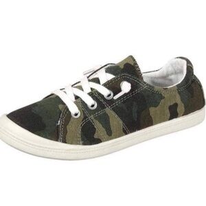 FOREVER COMFORT Camo Comfort Slip On Round Toe Flat Sneaker Shoes Size 7 NEW